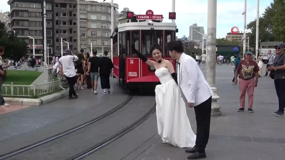 Taksim’de Çinli Çiftin Düğün Heyecanı