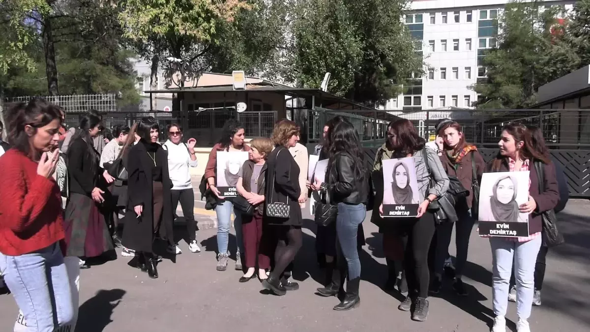 Diyarbakır’da Kadın Cinayetleri Protesto Edildi