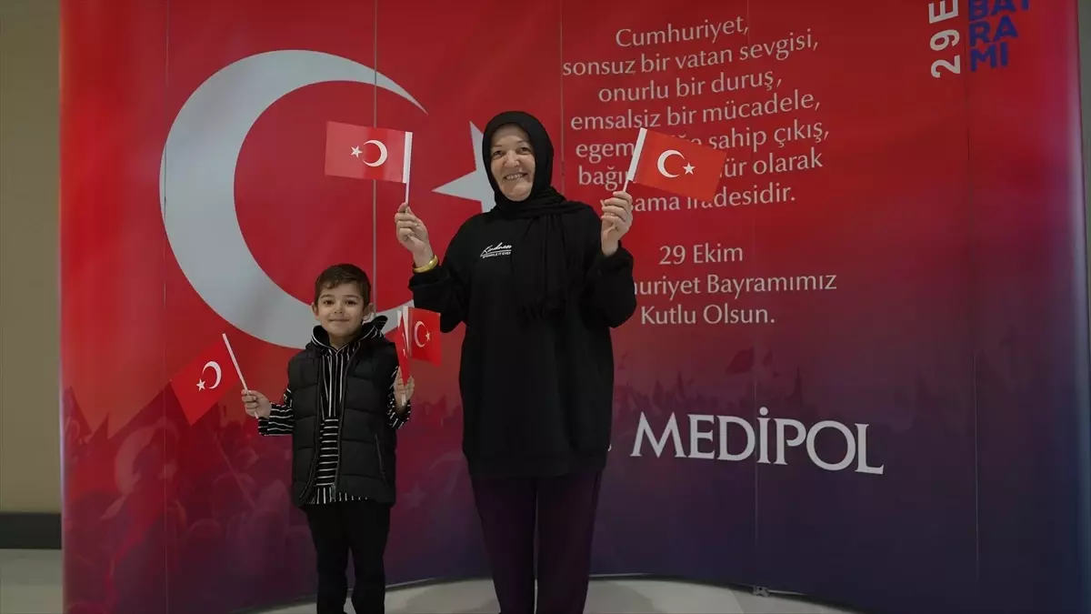 Medipol Sağlık Grubu’ndan Cumhuriyet Bayramı Kutlaması