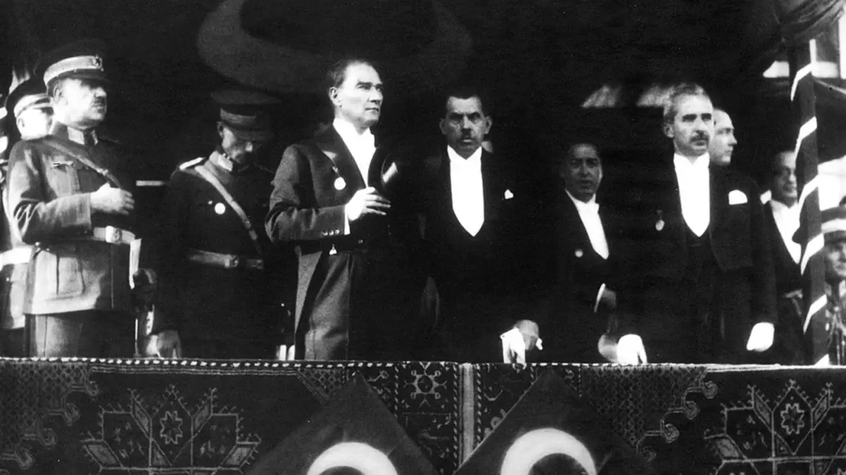 Ulu Önder Mustafa Kemal Atatürk’ün “En büyük eserim” dediği Türkiye Cumhuriyeti 101. yılını kutluyor