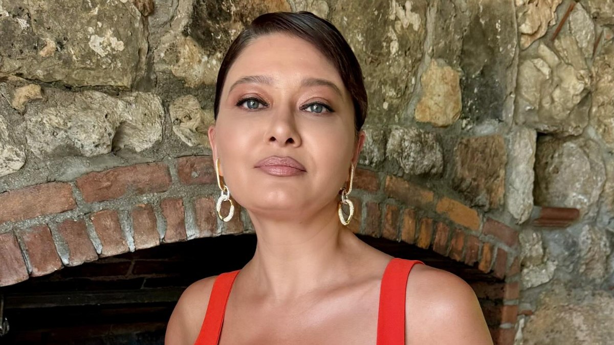 Oyuncu Nurgül Yeşilçay Suudi Arabistan’daki festivale katıldı! Kırmızı elbisesine yorum yağdı